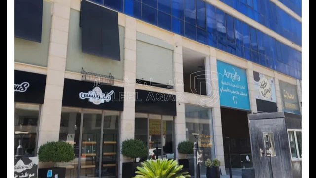 مكتب/تجاري - عمان الدوار السابع خلف مبنى الملكيه مجمع رائد خلف  - 93000 دأ