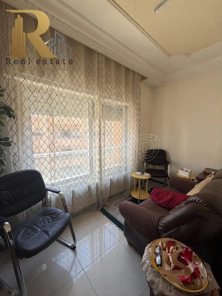 شقة في عمان الدوار السابع خلف كوزمو  - 90,000 دأ - صورة 1