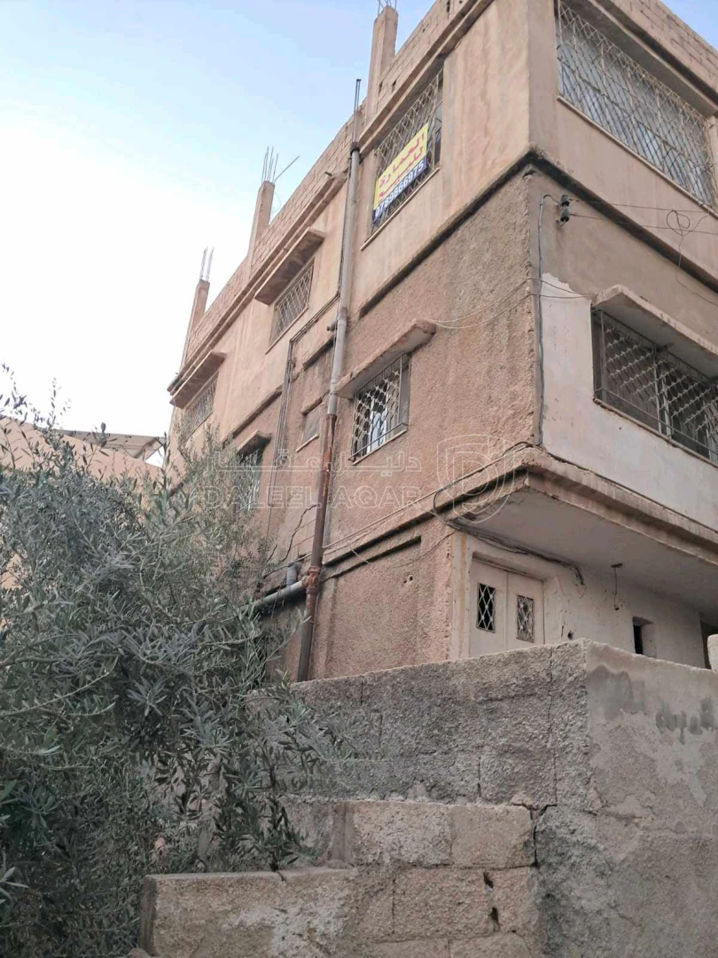 مبنى في الزرقاء جبل الاميرة رحمة مقابل جبل الامير حسن  - 30,000 دأ - صورة 1