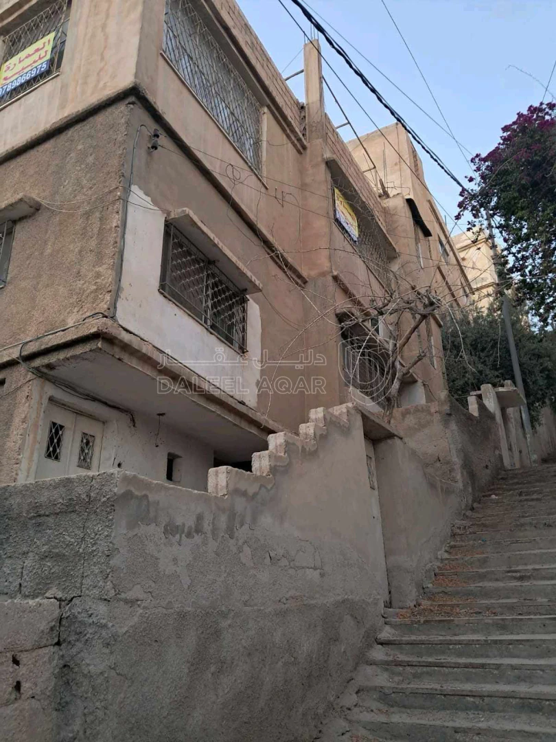 مبنى في الزرقاء جبل الاميرة رحمة مقابل جبل الامير حسن  - 30,000 دأ - صورة 1