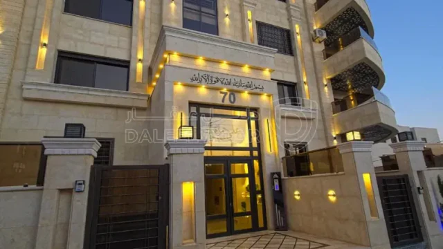 شقة - طريق المطار - خلف المدار س العالمية  - 103000 دأ