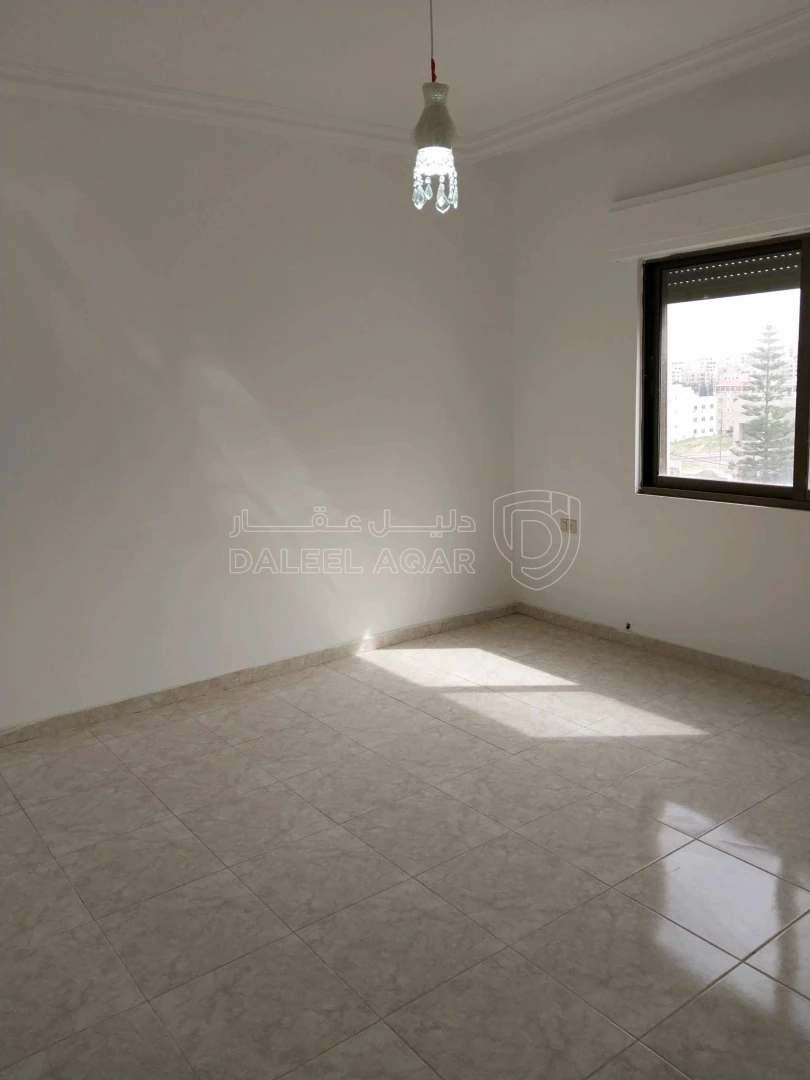 شقة في خلف مسجد جبران  - 65,000 دأ - صورة 1