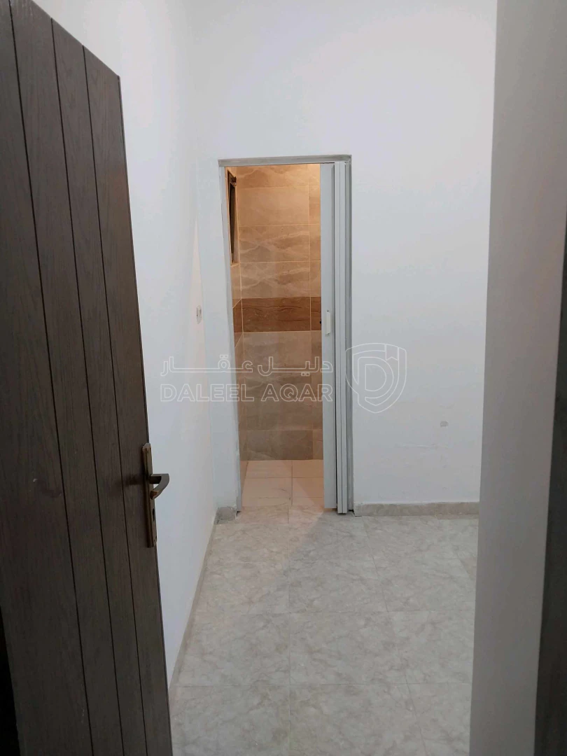 شقة في خلف مسجد جبران  - 65,000 دأ - صورة 1