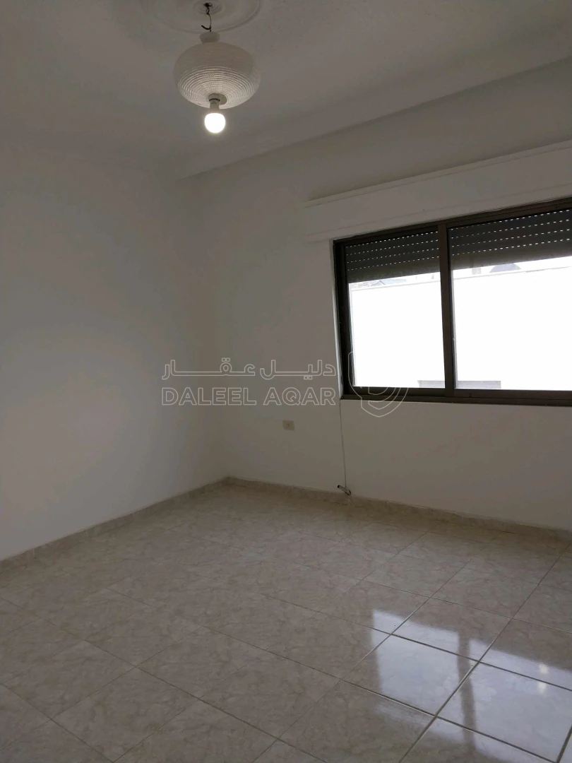 شقة في خلف مسجد جبران  - 65,000 دأ - صورة 1