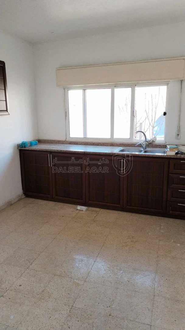 مبنى في ضاحيه الامير حسن قرب مخفر شرطة النزهه  - 190,000 دأ - صورة 1