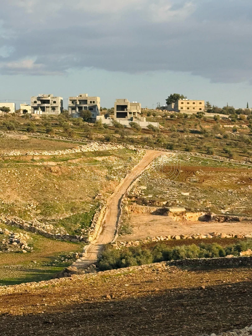 أرض في اربد هام حوض البرانس / طريق البترول  - 135,000 دأ - صورة 1