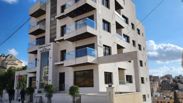 شقة - شمال عمان - شفا بدران  - 130000 دأ