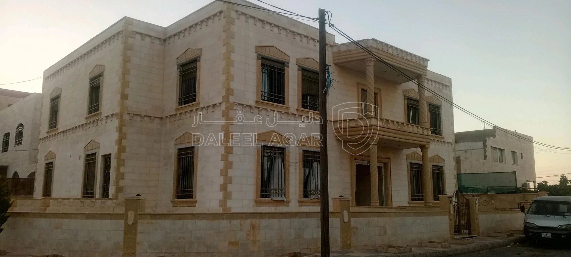فيلا/منزل في عمان اشارات الغاز  اخر حي عدن - 200,000 دأ - صورة 1