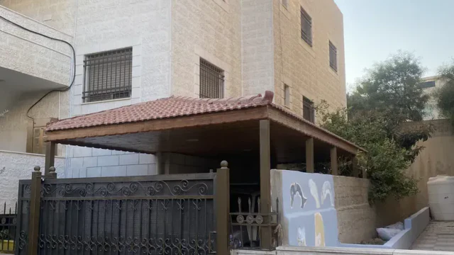 مبنى - الكرك الثنيه منطقه الصبيحات بجانب مستشفى الأمير علي العسكري - 270000 دأ