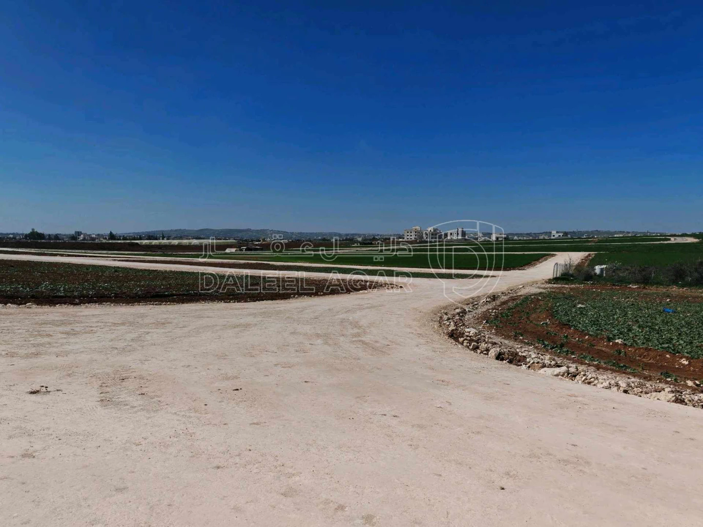 أرض في قرب مسجد نايفة، مقابل بوابة مدينة الشهد 3 - 66,000 دأ - صورة 1