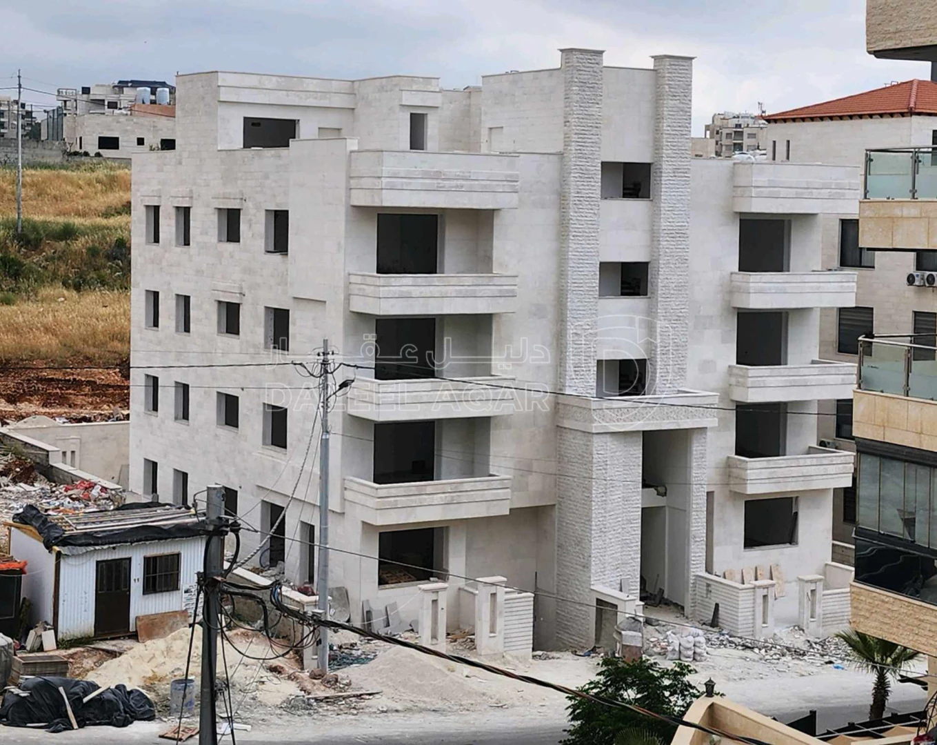 شقة في حي الصحابة رجم عميش بقرب كردور عبدون والسكن الخاص - 155,000 دأ - صورة 1