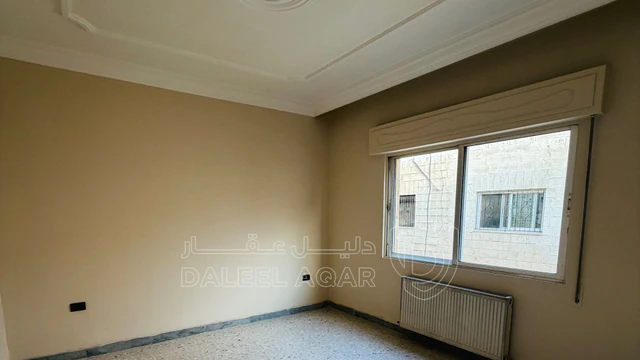 شقة في شقة للبيع طابق ثالث مع روف قرب دوار الشعب  - 115,000 دأ - صورة NaN