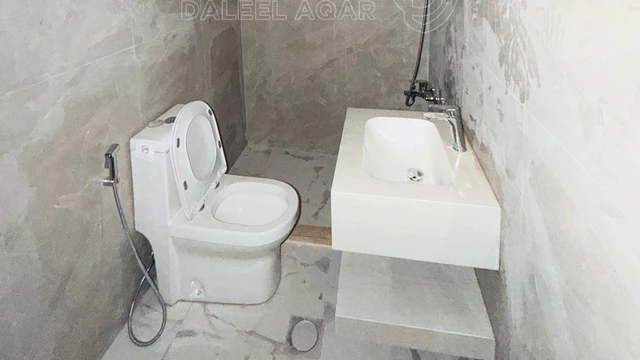 شقة في شقة للبيع طابق ثالث مع روف قرب دوار الشعب  - 115,000 دأ - صورة NaN