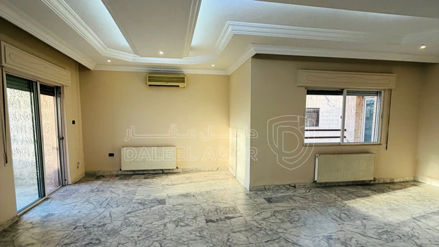 شقة في شقة للبيع طابق ثالث مع روف قرب دوار الشعب  - 115,000 دأ - صورة NaN