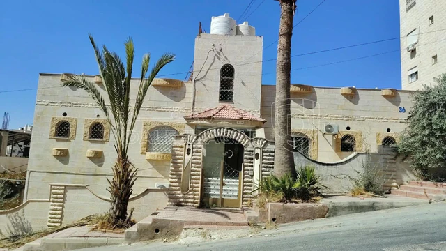 فيلا/منزل - شارع ابن قيم الجوزية، بناية 36 - 270000 دأ