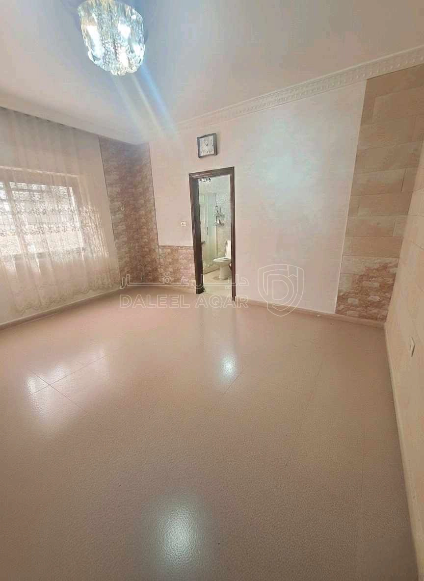 شقة في شقة ارضية للبيع مقابل الحرية مول - 105,000 دأ - صورة 1