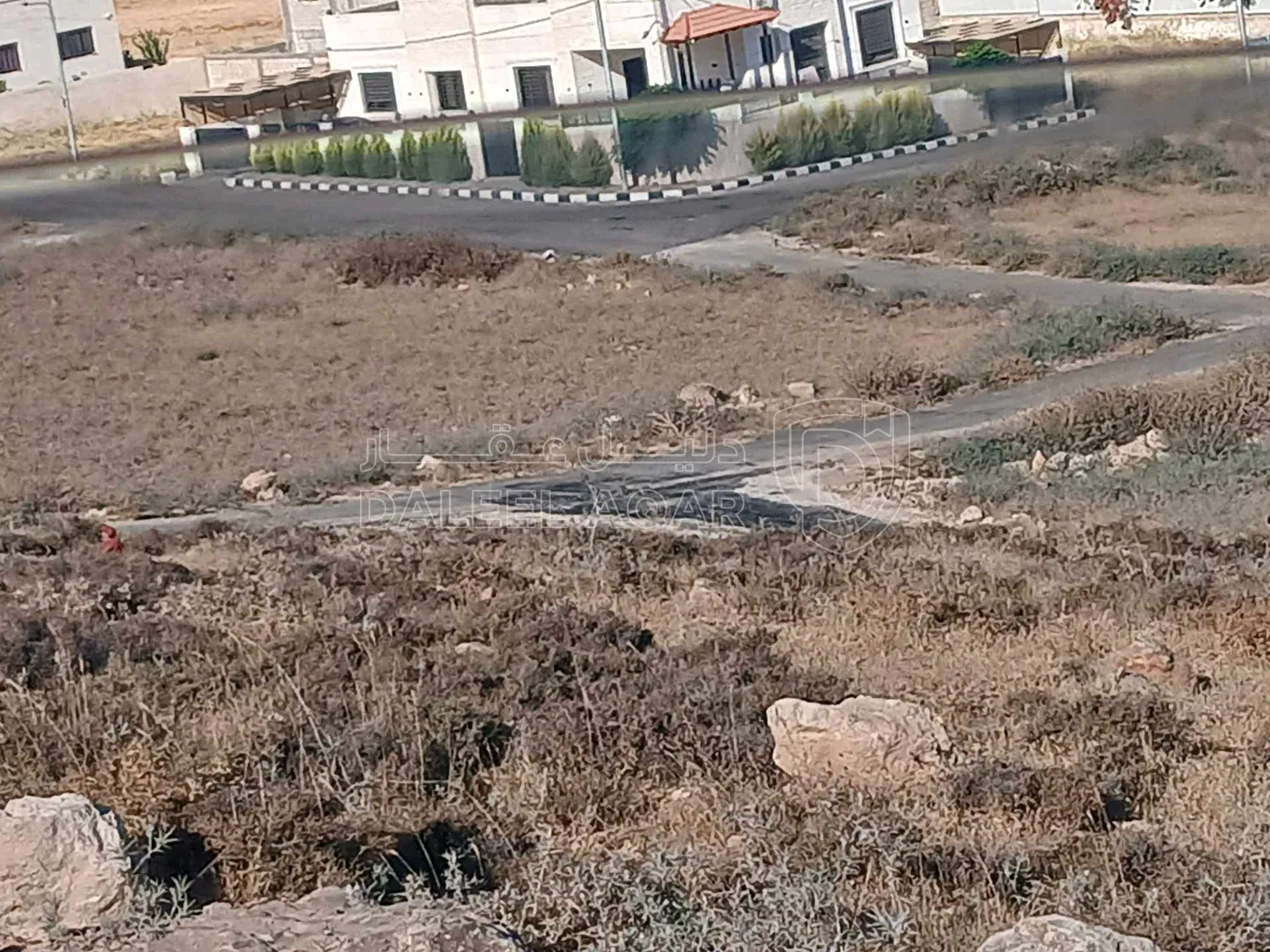 أرض في عمان تحت شارع الاردن  بجانب إسكان  يثرب - 77,000 دأ - صورة 1