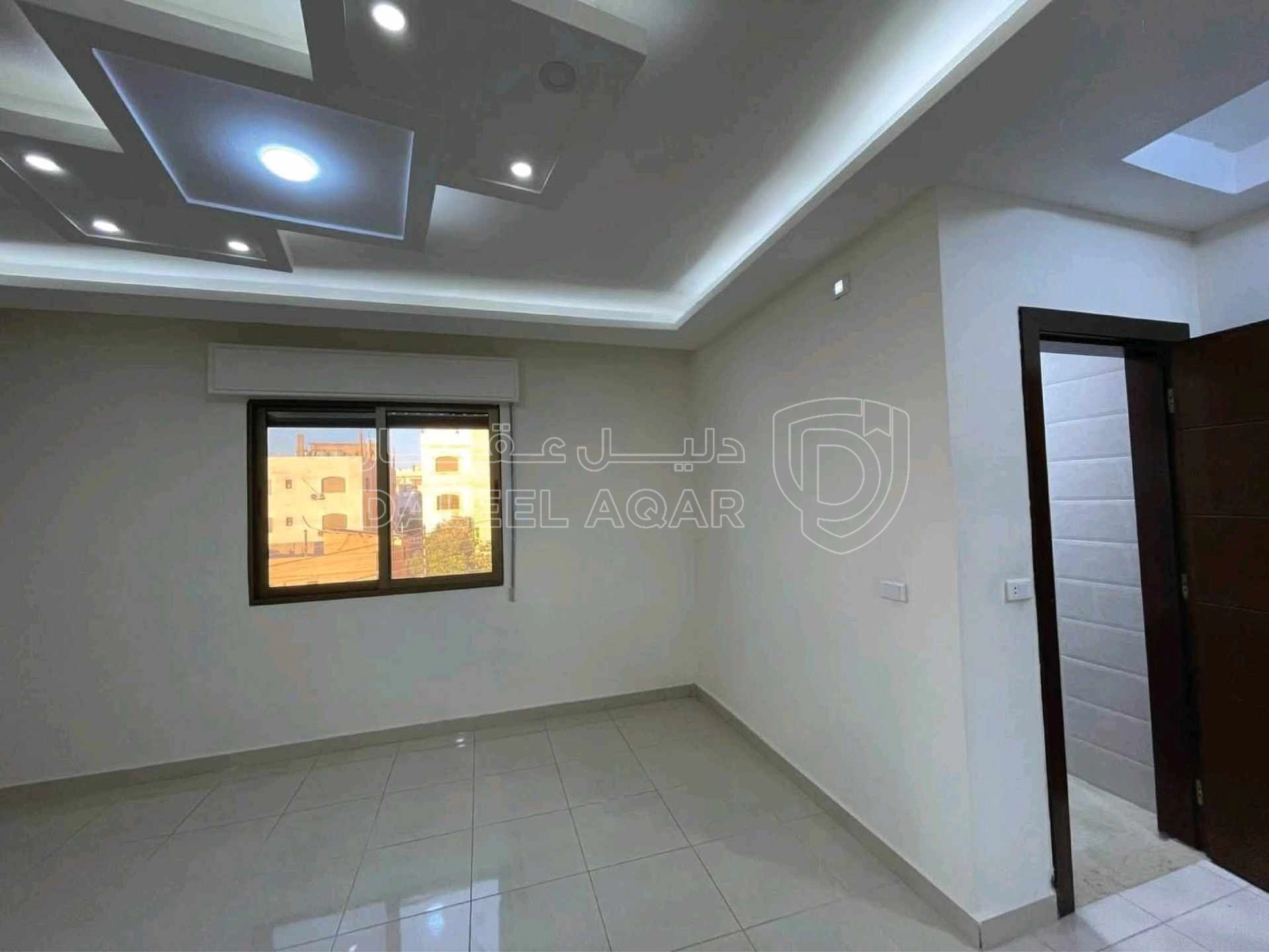 شقة في الزرقاء الجديدة شارع قرب شارع الكرامة - 45,000 دأ - صورة 1