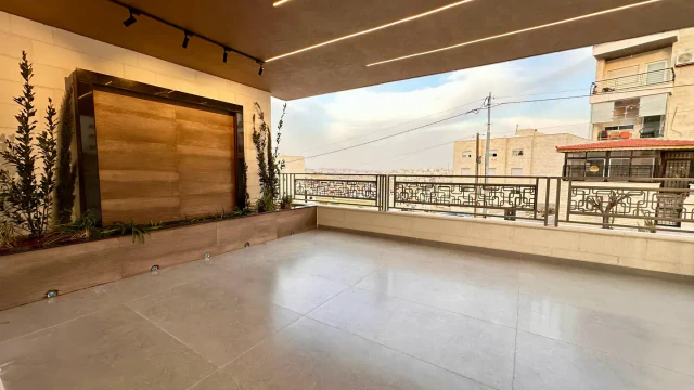 شقة - أسواق الفريد شفا بدران  - 240000 دأ