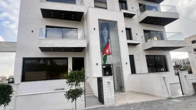 شقة - عمان شفا بدران بالقرب من مخابز مندرين  - 92000 دأ