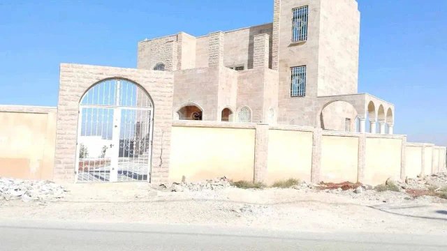 فيلا/منزل - عمان القسطل خلف مستشفى الخلايا الجذعيه Babay cort - 320000 دأ