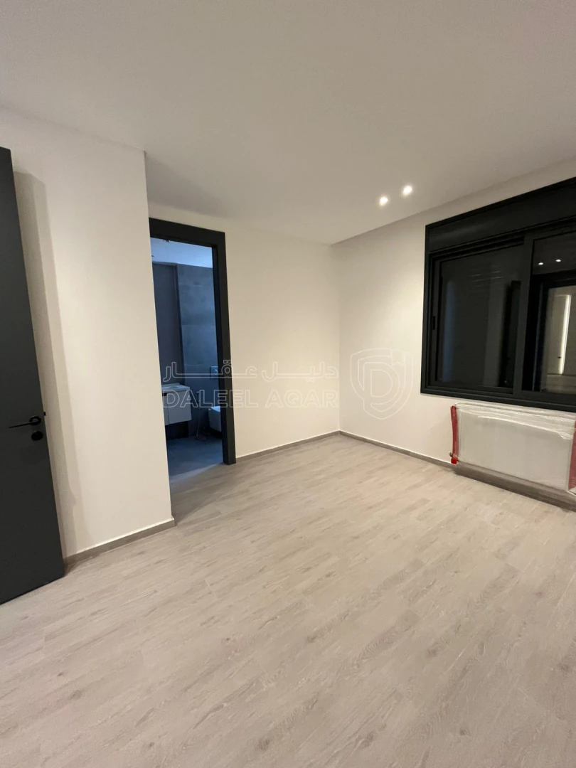 شقة في ثالث مع روف في اجمل مناطق خلدا و بأفخم التشطيبات - 200,000 دأ - صورة 1