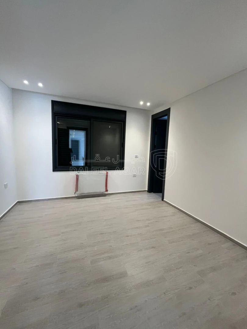 شقة في ثالث مع روف في اجمل مناطق خلدا و بأفخم التشطيبات - 200,000 دأ - صورة 1