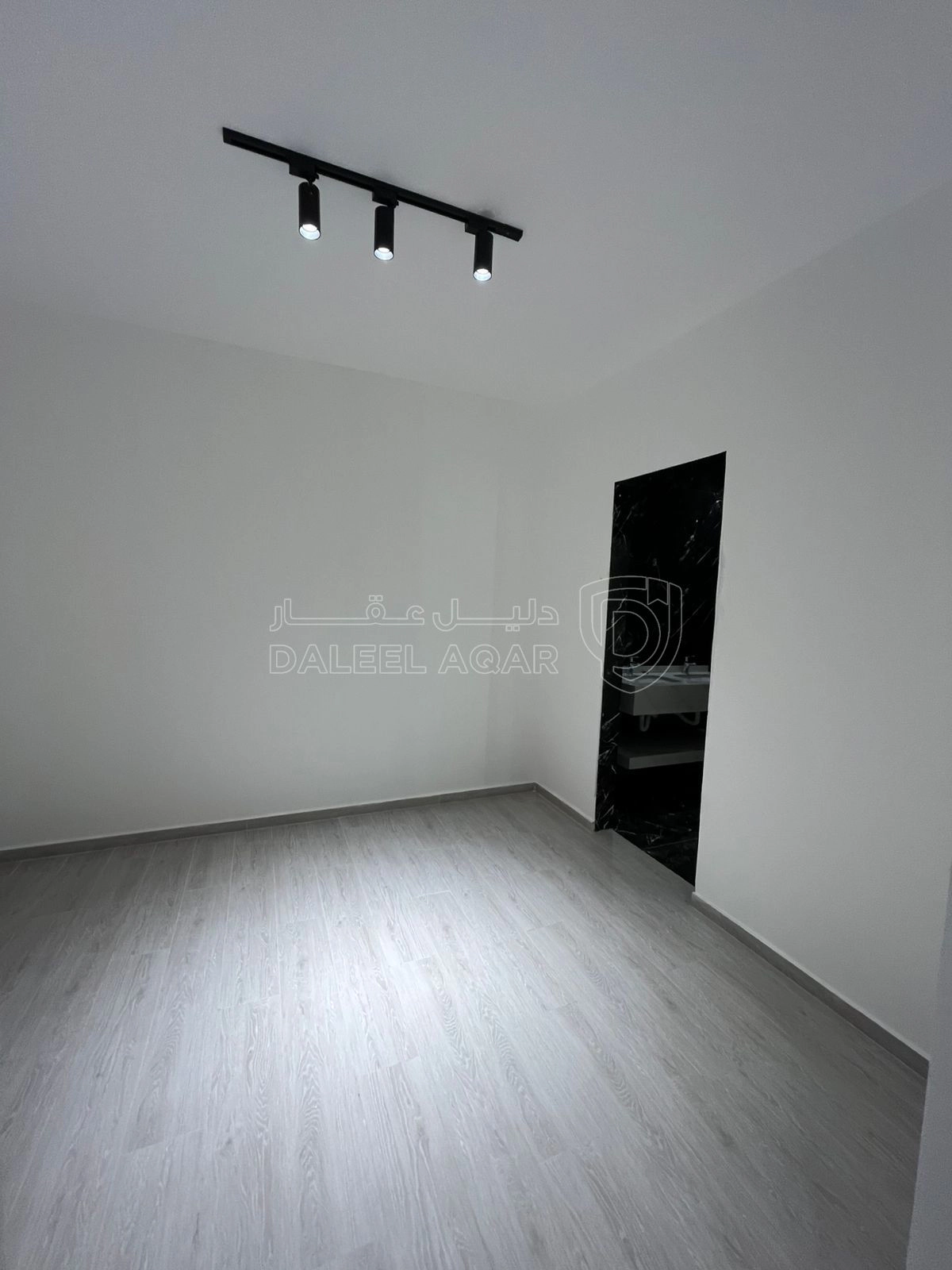 شقة في ثالث مع روف في اجمل مناطق خلدا و بأفخم التشطيبات - 200,000 دأ - صورة 1