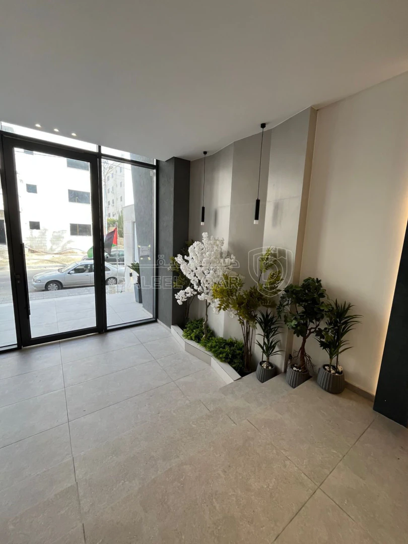 شقة في ثالث مع روف في اجمل مناطق خلدا و بأفخم التشطيبات - 200,000 دأ - صورة 1