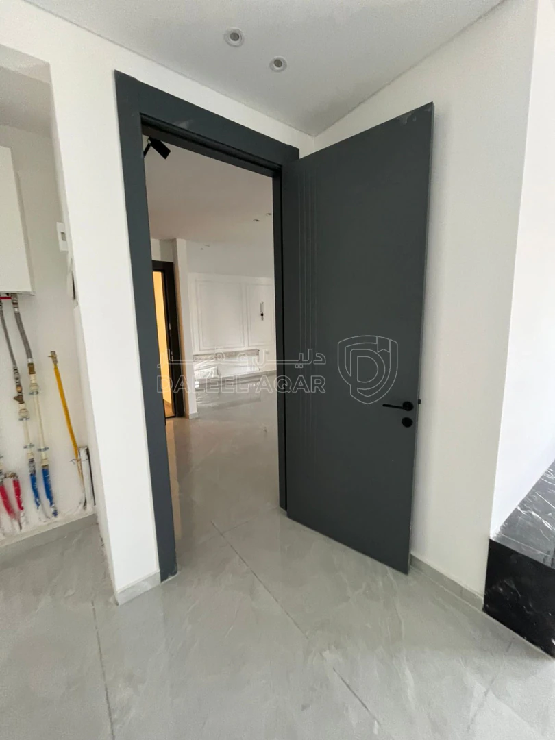 شقة في ثالث مع روف في اجمل مناطق خلدا و بأفخم التشطيبات - 200,000 دأ - صورة 1