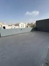شقة - ثالث مع روف في اجمل مناطق خلدا و بأفخم التشطيبات - 200000 دأ
