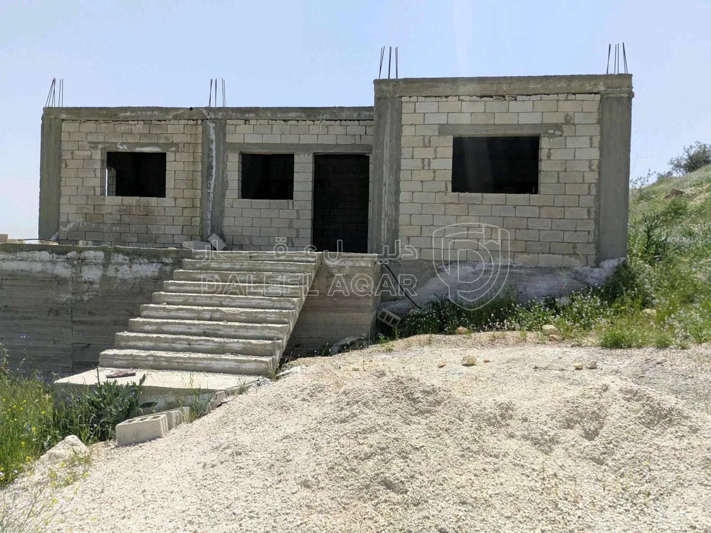 أرض في شارع المفرق جرش الرئيسي مثلث عين النبي - 310,000 دأ - صورة 1