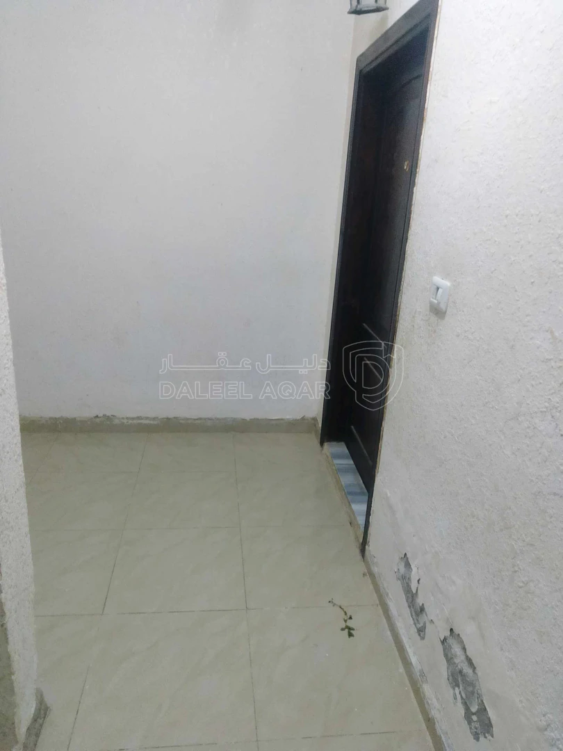 شقة في شقة للبيع خلف مسجد علياء التل - 35,000 دأ - صورة 1