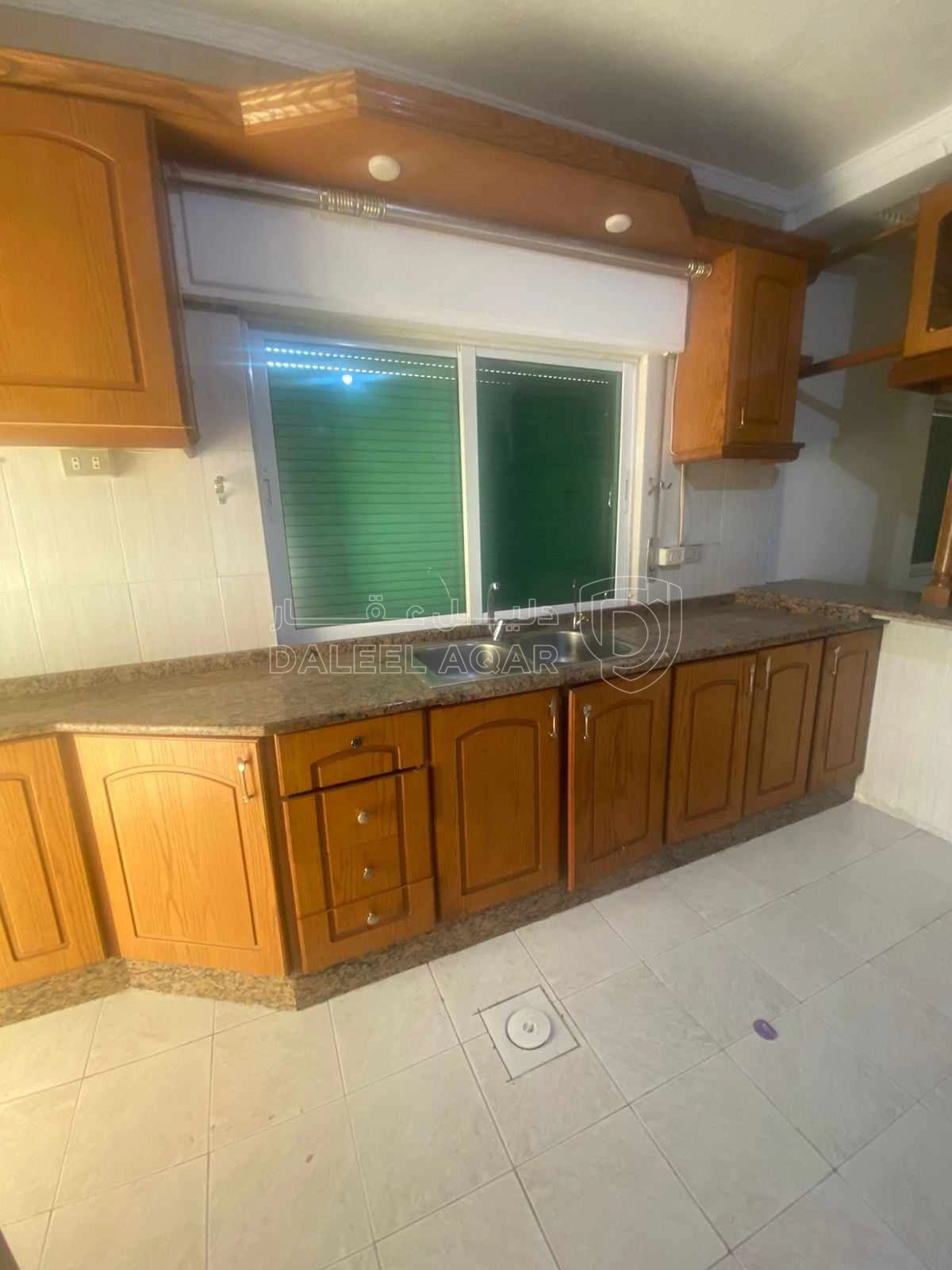 شقة في شارع حماد الحطاب - 55,000 دأ - صورة 1