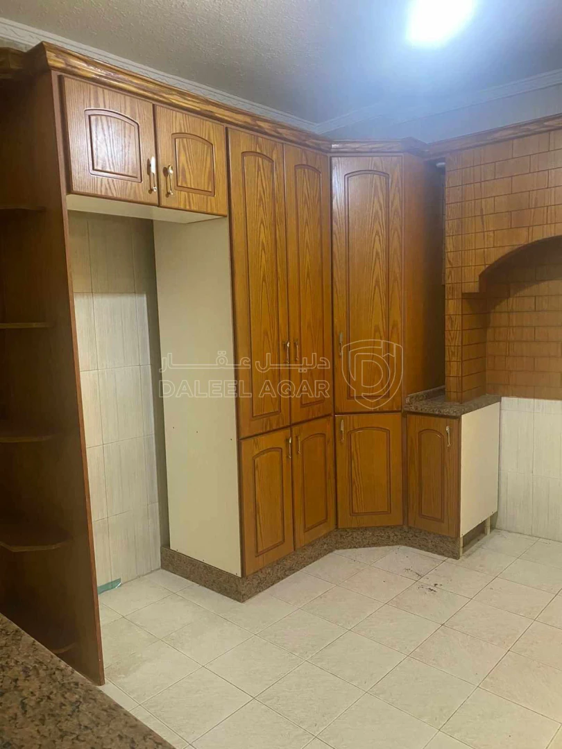 شقة في شارع حماد الحطاب - 55,000 دأ - صورة 1