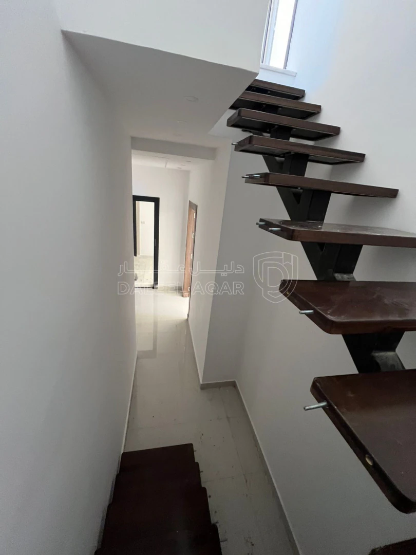 شقة في شقة ثالث مع روف للبيع في مرج الحمام اسكان عالية - 168,000 دأ - صورة 1