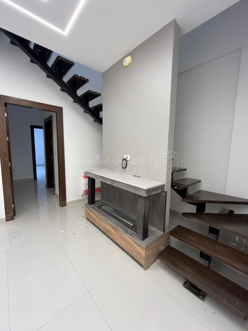 شقة في شقة ثالث مع روف للبيع في مرج الحمام اسكان عالية - 168,000 دأ - صورة 1