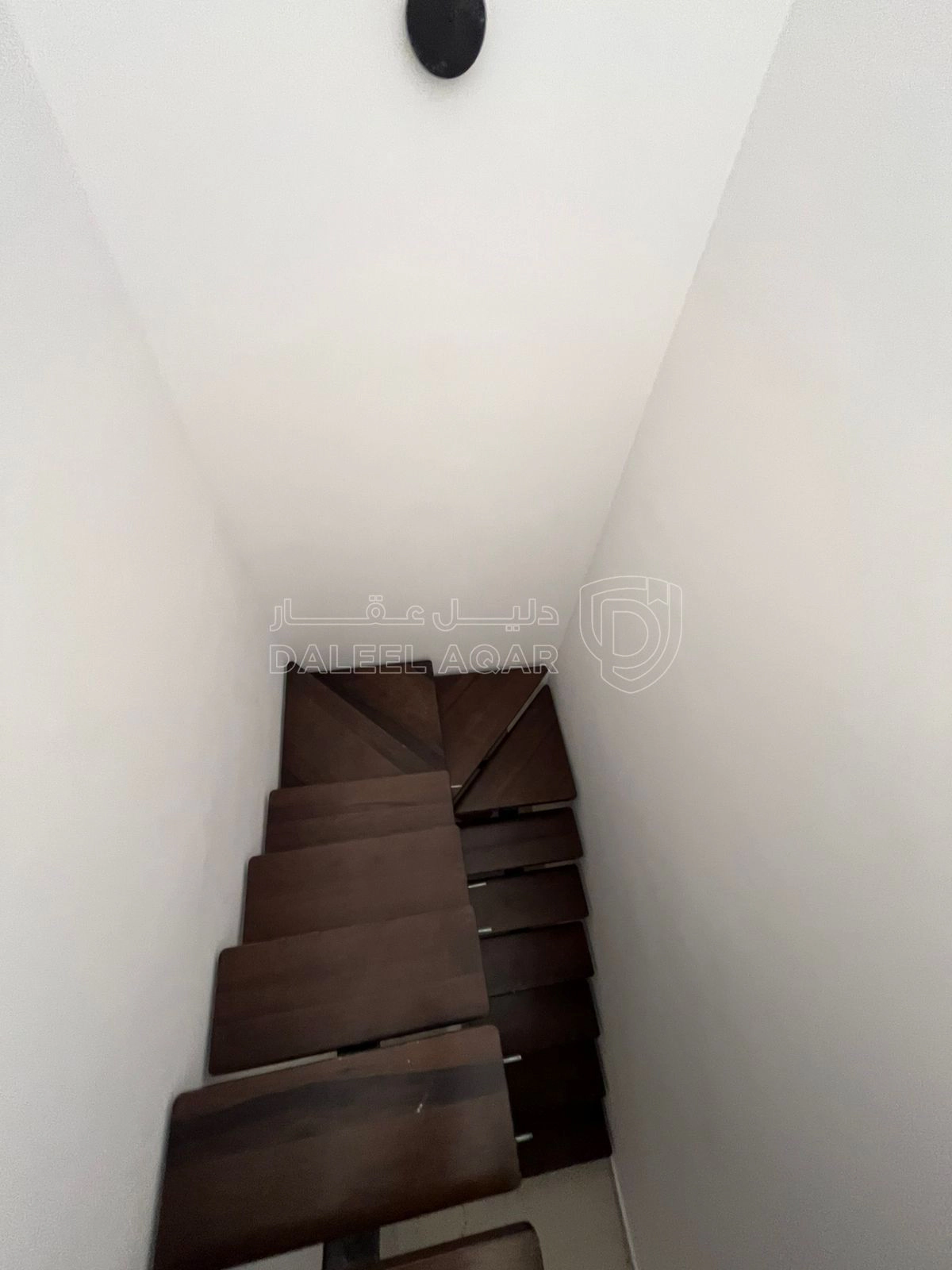 شقة في شقة ثالث مع روف للبيع في مرج الحمام اسكان عالية - 168,000 دأ - صورة 1