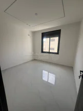 شقة - طبربور - بالقرب من محطة طارق للباص السريع - 110000 دأ