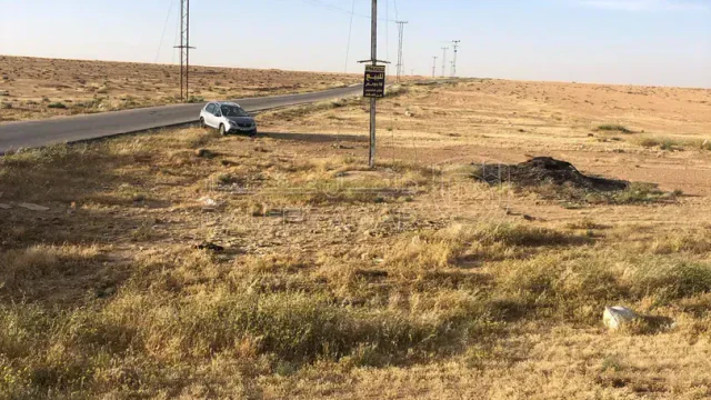 أرض - الموقر، على الطريق المؤدي للاستاد الرياضي الجديد - 560000 دأ