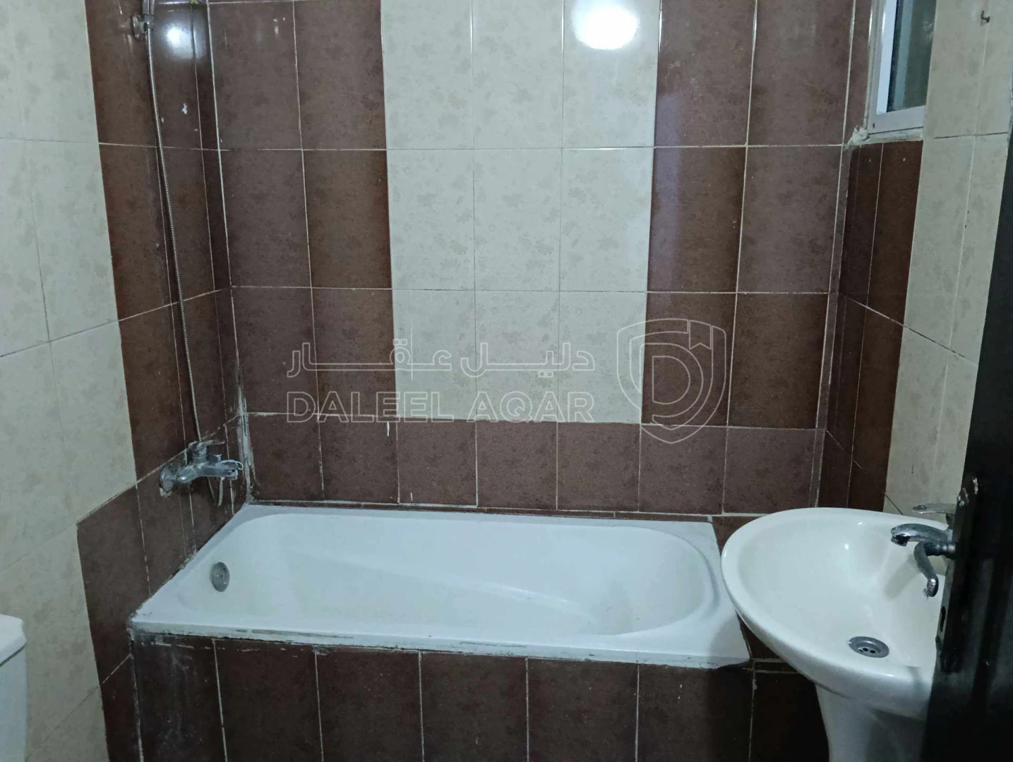 شقة في اربد ... ايدون .... شرق دوار العيادات  - 37,000 دأ - صورة 1