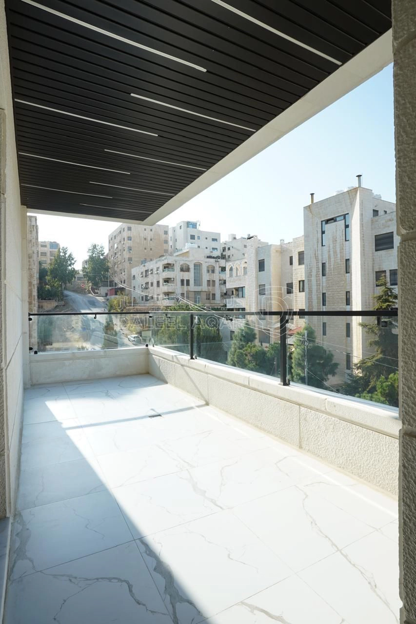 شقة في اخير مع روف بأجمل مناطق ام السماق مشروع 122  - 235,000 دأ - صورة 1