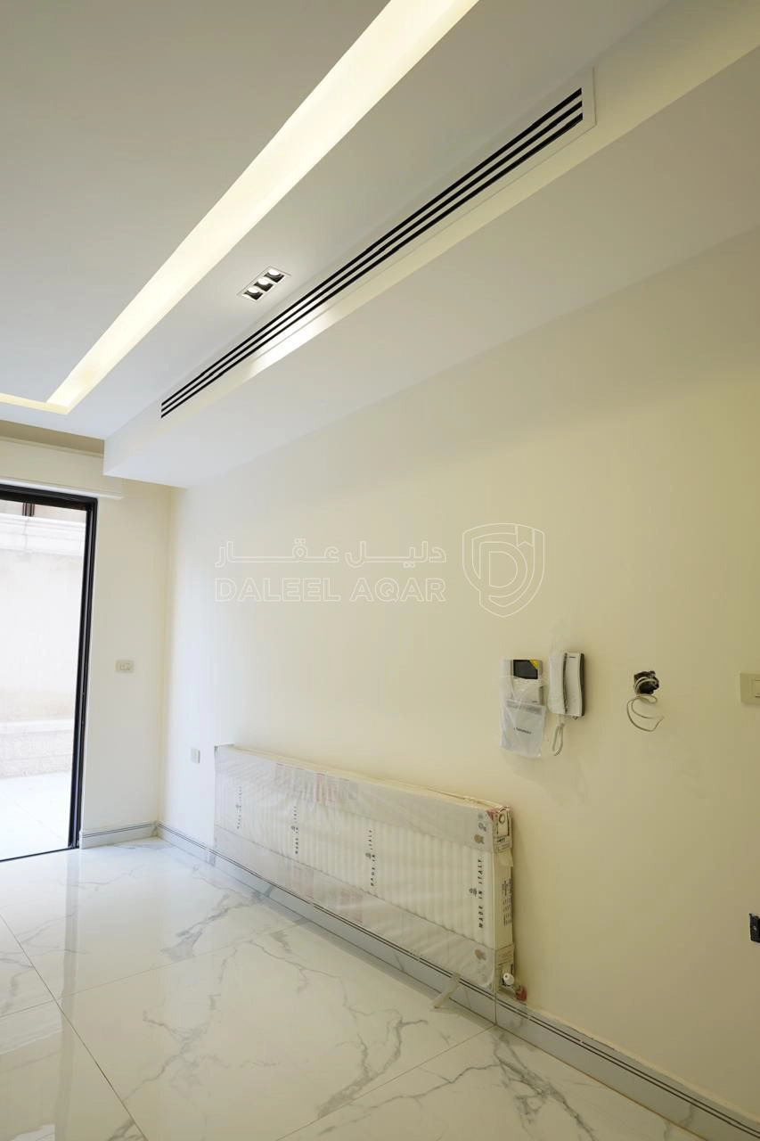 شقة في اخير مع روف بأجمل مناطق ام السماق مشروع 122  - 235,000 دأ - صورة 1