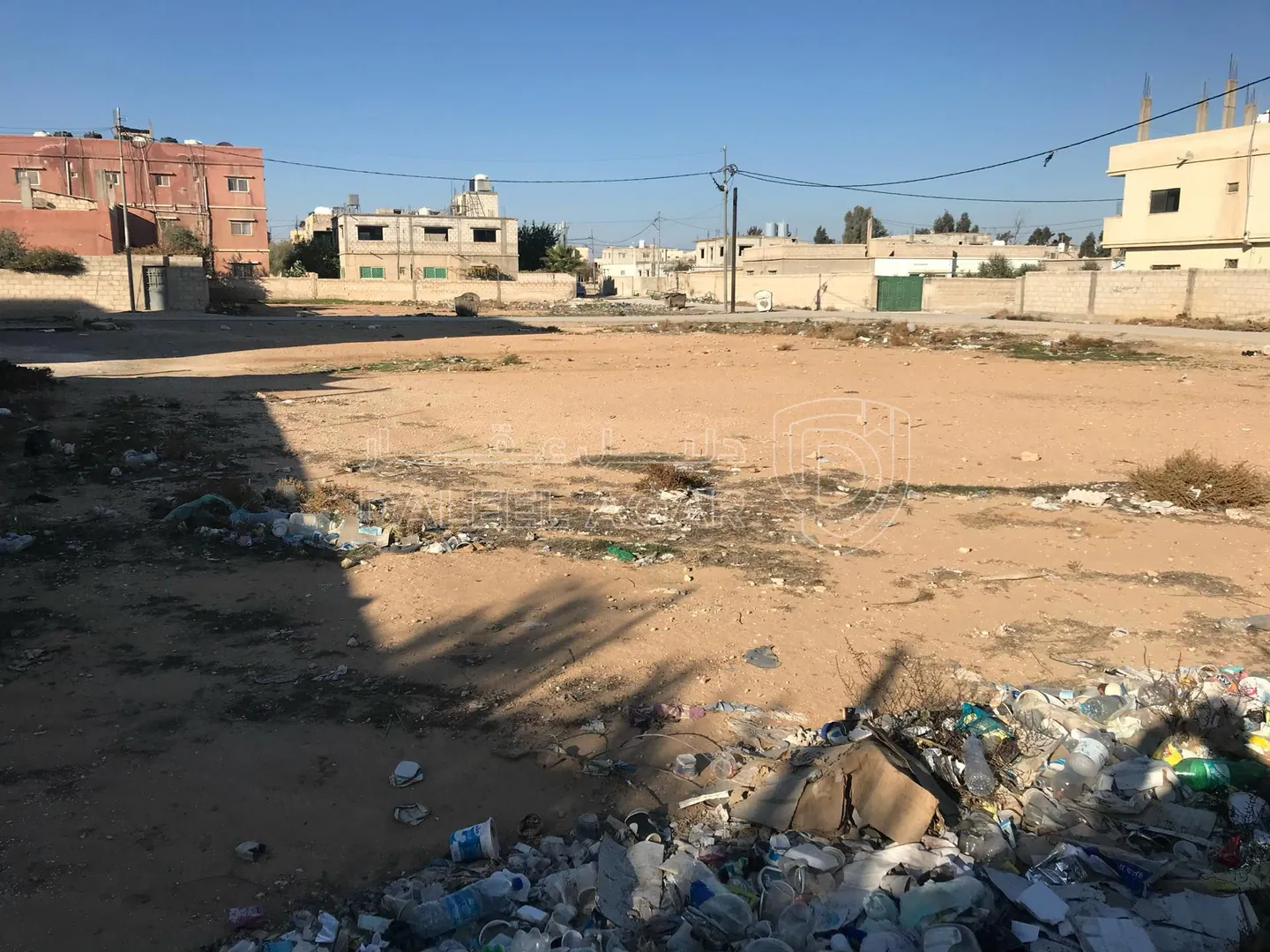 أرض في الزرقاء ضليل قرب مثلث المصانع خلف ملعب صدى الظليل - 20,000 دأ - صورة 1