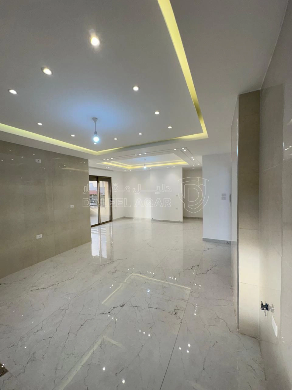 شقة في البنيات - تبعد 1 كم عن شارع خدمات المطار - 89,000 دأ - صورة 1