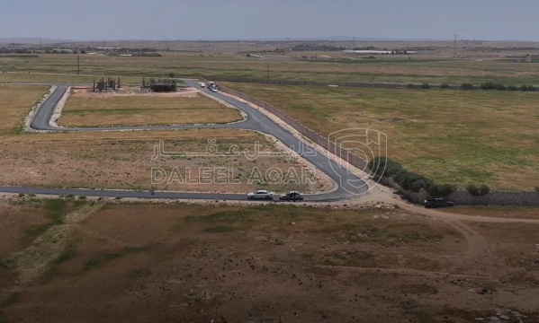 أرض في شارع المطار - 77,000 دأ - صورة 1
