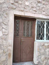 شقة - اربد - حي المطلع - قرب مركز صحي البارحة  - 15000 دأ