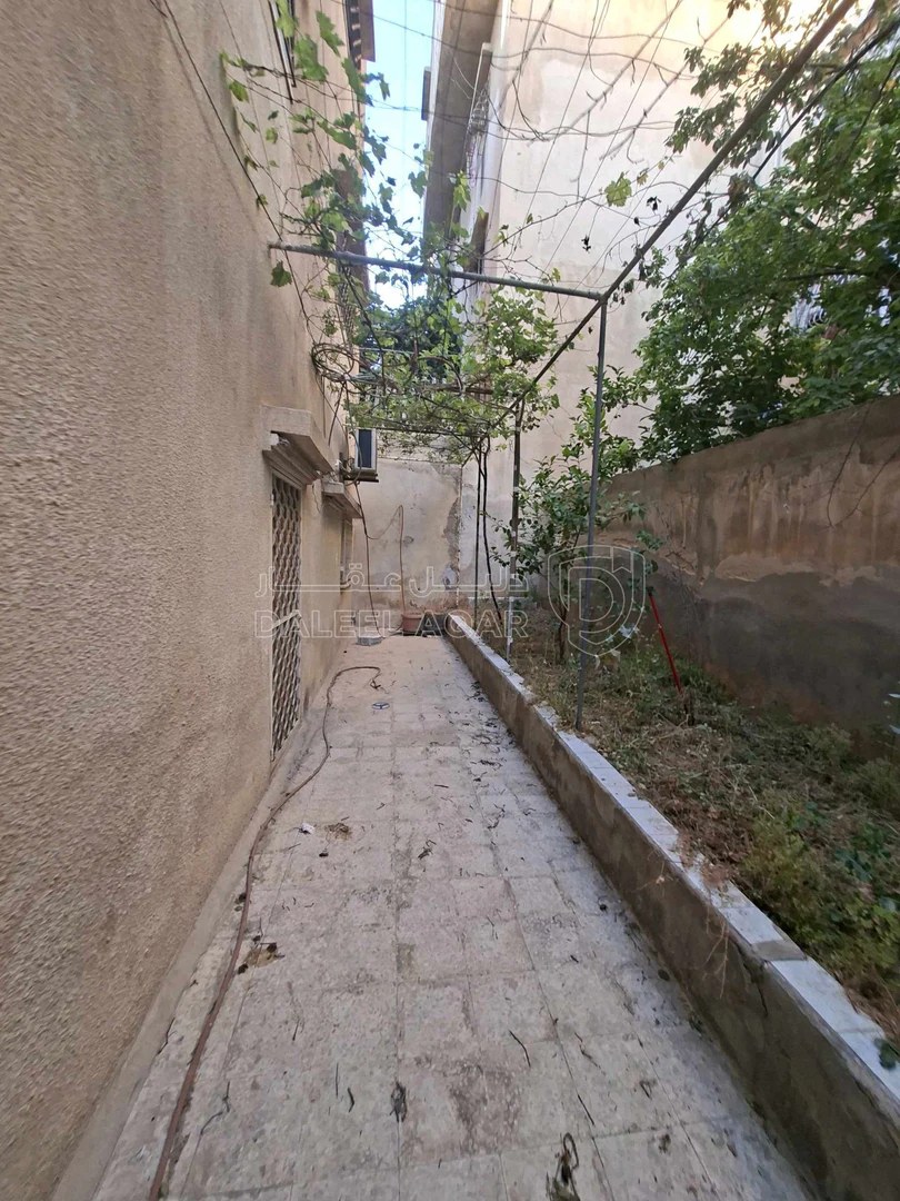 فيلا/منزل في  جبل المنارة التطوير الحضري - 50,000 دأ - صورة 1