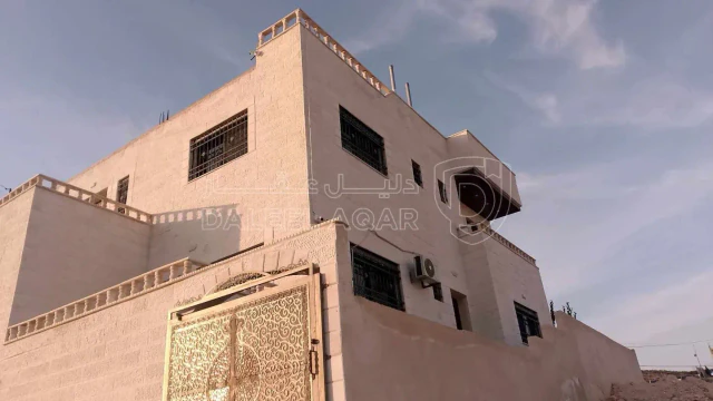 فيلا/منزل - منزل للبيع دوبلكس طابقين مشطب كامل مسكون 10شهور فقط مستقل عمر البناء 3سنوات شومر اسكان المهندسين مقابل مسجد الخير من المالك مباشره  - 150000 دأ