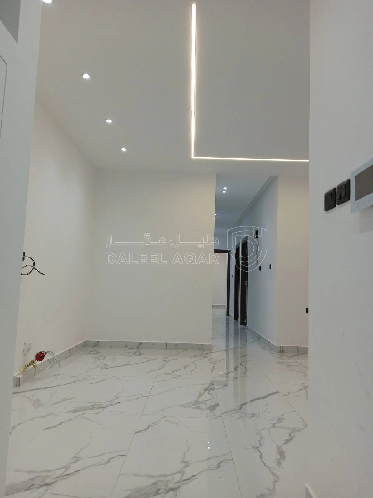 شقة في البنيات - مقابل مجمع دعنا - قريب من مدارس الحصاد - 85,000 دأ - صورة 1